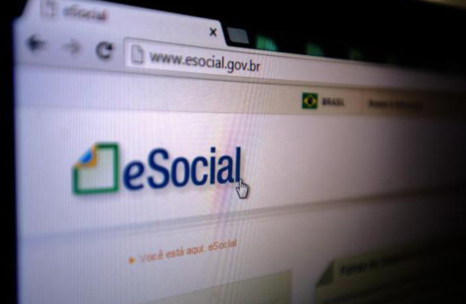 Empregador doméstico tem até hoje para pagar eSocial 