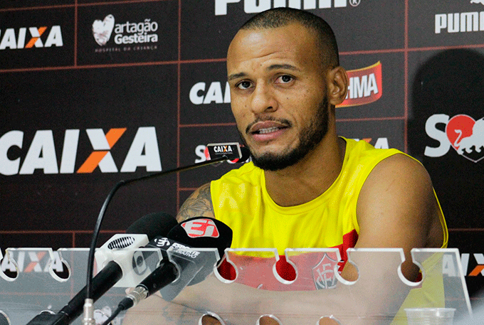 Administrar vantagem ou atacar? Patric defende segurar empate apenas no fim
