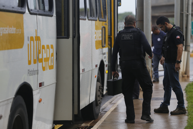 Roubos a ônibus cresceram 14% em Salvador, diz polícia