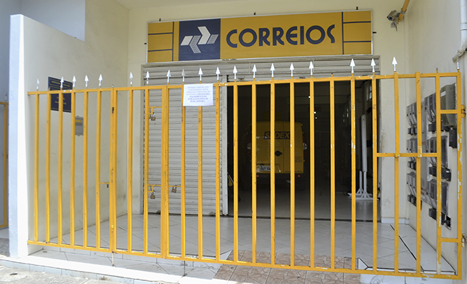 Funcionários dos Correios decidem manter greve na Bahia