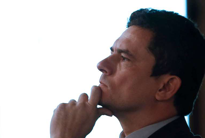 Moro proíbe que defesa de Lula grave depoimento
