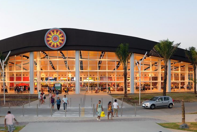 Outlet Premium oferece promoções e presenteia as mães 