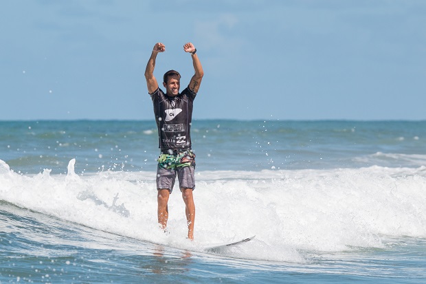 Matense Bino Lopes disputa etapa de elite do Surfe Mundial