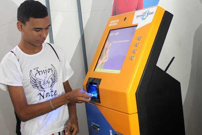 Postos do SalvadorCard começam a aceitar cartões para pagamento