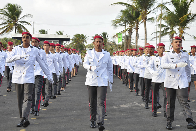 Jussara Márcia reforça pedido de instalação de Colégio Militar