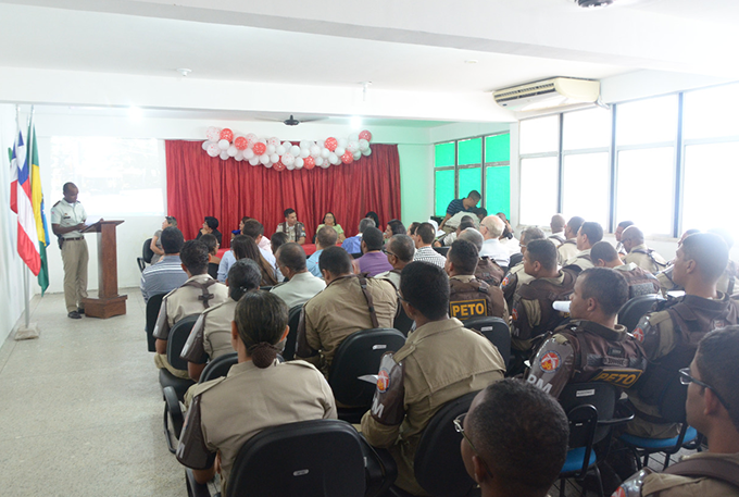 Prefeita e autoridades participam de evento em homenagem às mães