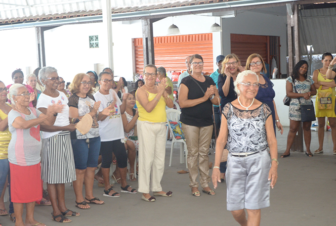 Grupo de Envelhecimento Ativo realiza festa do Dia das Mães