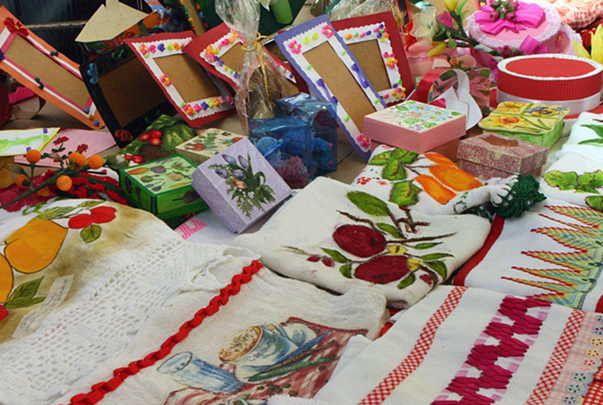 Feira de artesanato reúne opções de presente para o Dia das Mães