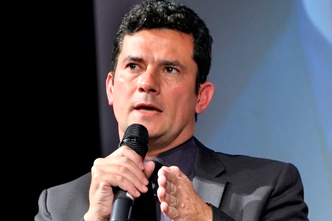 Juiz não pode julgar pensando em consequência política, diz Moro
