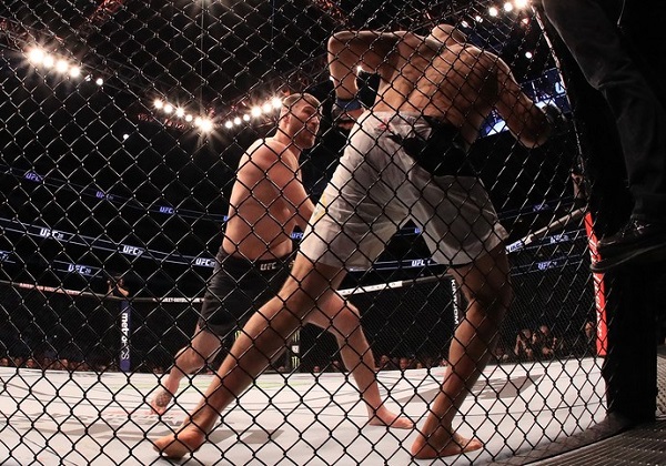 Cigano é nocauteado no 1º round e Miocic mantém cinturão