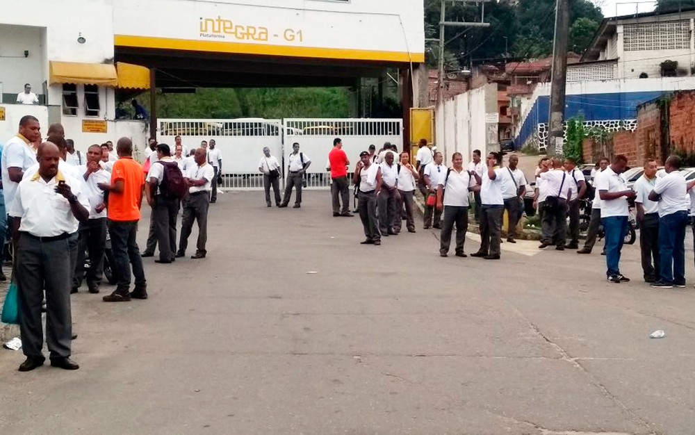 Rodoviários atrasam saída de ônibus de garagens, diz sindicato