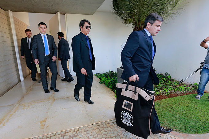 PGR pede prisão de Aécio e STF afasta senador