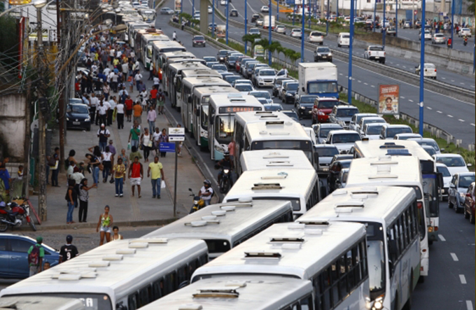 Após assembleia, rodoviários confirmam greve para terça
