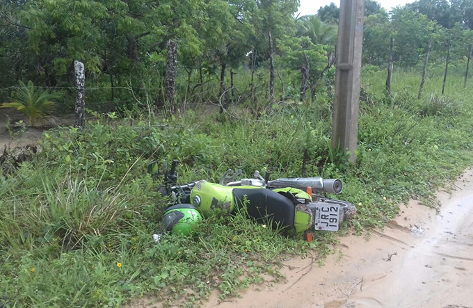 Motocicleta abandonada é encontrada por populares em Mata 