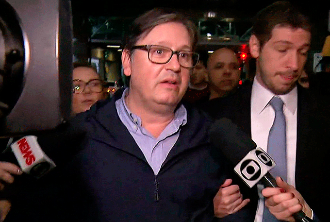 Mala com R$ 500 mil é entregue por Rocha Loures à PF