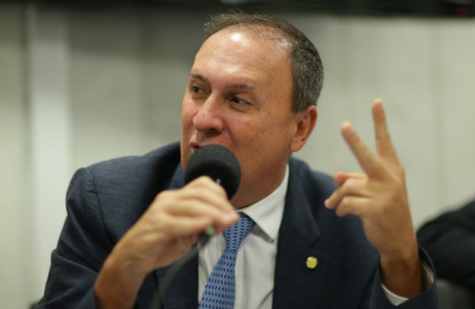 João Gualberto afirma que Aécio envergonha o PSDB