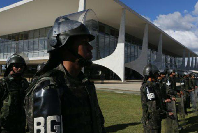 Forças Armadas fazem segurança na Esplanada dos Ministérios