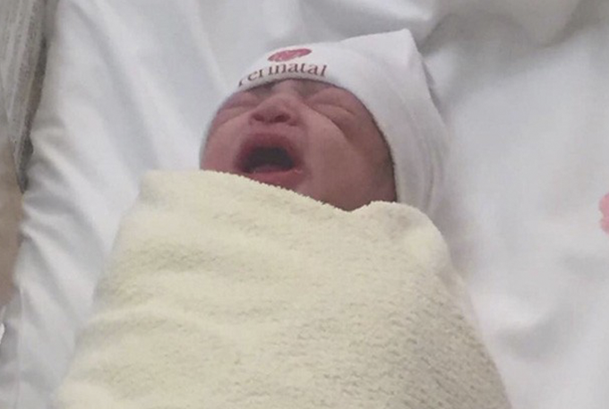 Nasce primeira filha de Yanna Lavigne e Bruno Gissoni