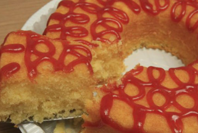 Aprenda a fazer um bolo de queijo e goiabada para o São João