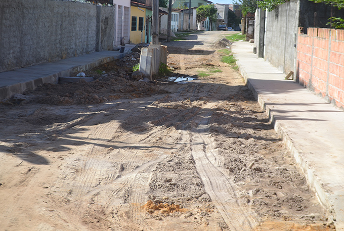 Moradores pedem retorno de obra na Presidente Vargas