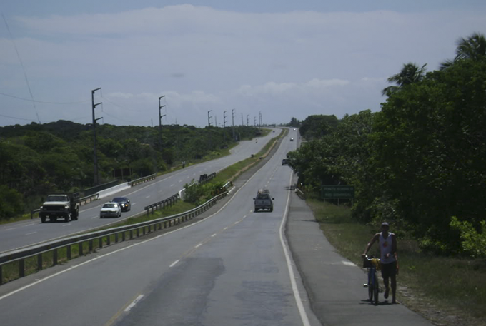 Em obras, trecho de ponte na Estrada do Coco é interditado