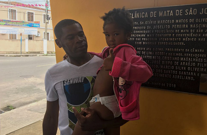 Criança que caiu do terceiro andar de prédio recebe alta 