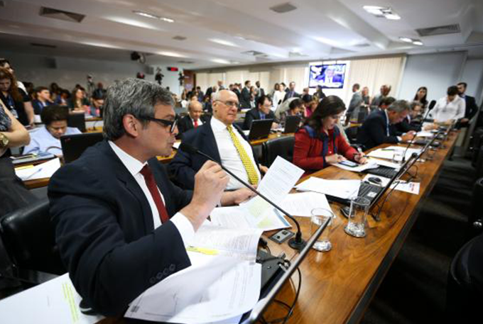 Comissão do Senado aprova PEC da Eleição Direta