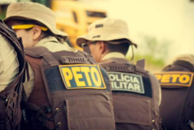 PM socorre baleado em troca de tiros em frente ao Atacadão