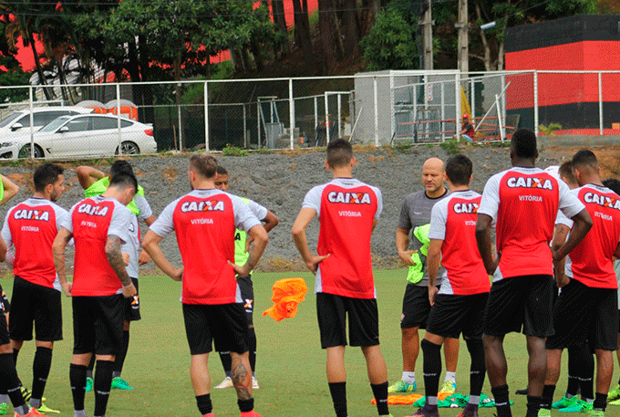 Com mudanças, Vitória inicia maratona fora de casa contra o Fluminense