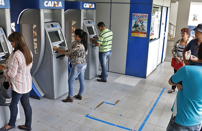 Mais de 1,8 milhão de trabalhadores ainda não sacaram abono 