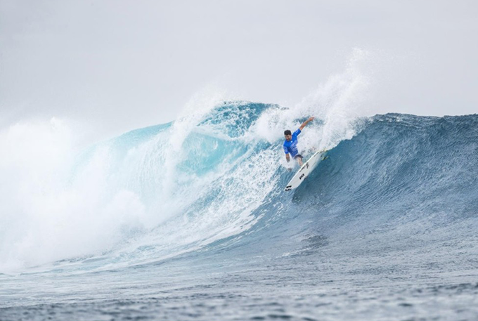 Gabriel Medina perde bateria para Italo Ferreira e é eliminado de Fiji