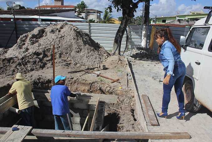 Prefeita visita obras em andamento no bairro Nova Dias d’Ávila