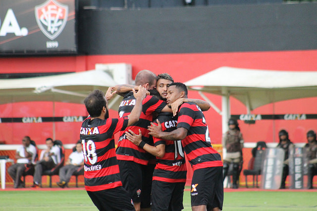 Vitória bate o Atlético-MG e conquista o primeiro triunfo