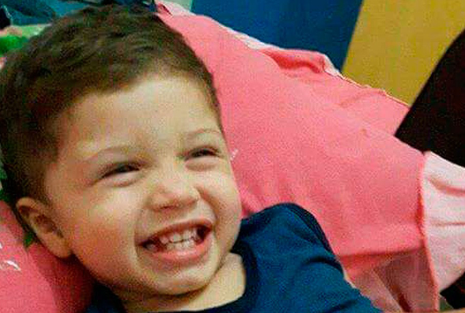 Pai atropela e mata filho ao dar marcha a ré em veículo