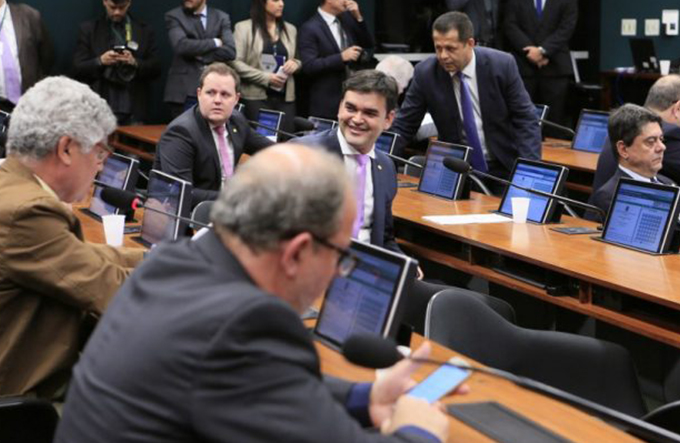 CCJ da Câmara deve discutir hoje PEC das Diretas