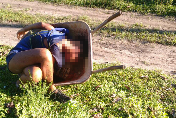 Corpo de mulher é encontrado em carrinho de mão