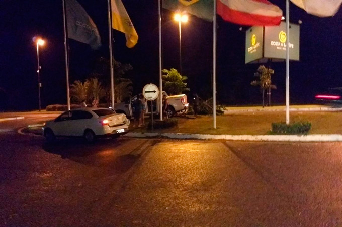 Veículos colidem em entroncamento da Costa do Sauípe 