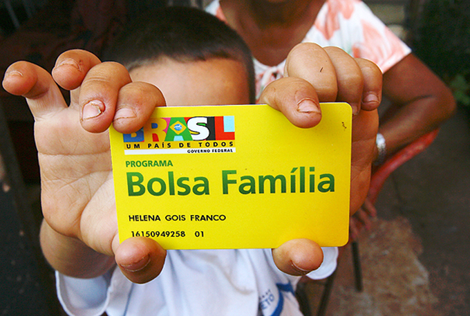 Beneficiários do Bolsa Família receberão R$ 2,4 bilhões até o fim do mês