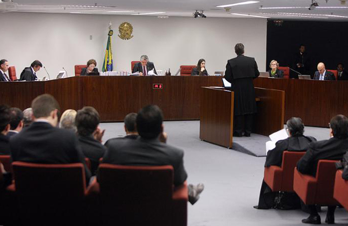 Irmã e primo de Aécio ficarão presos em casa