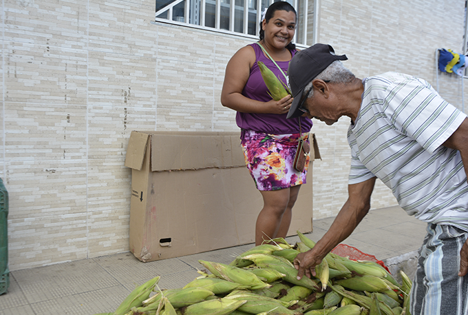 São João aquece as vendas informais de produtos juninos