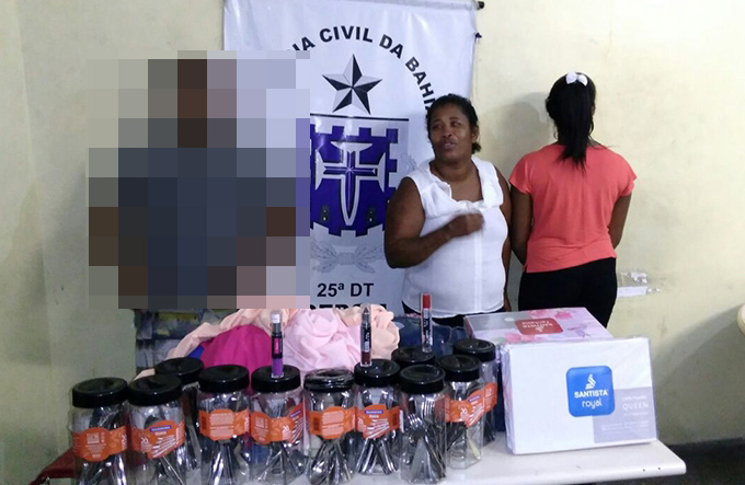 Mulher é presa e menor apreendida após furtarem lojas 