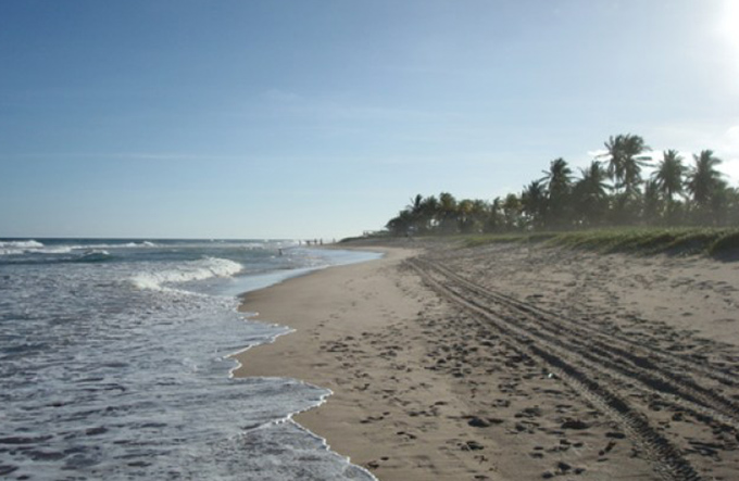 Praias de Camaçari estão em aviso de ressaca com altas ondas