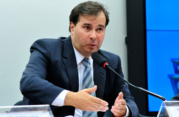 Polícia investiga envio de envelope com cocô a Rodrigo Maia
