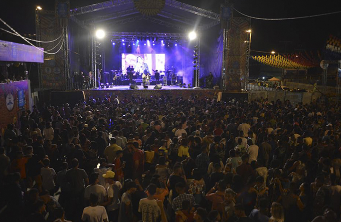 Apresentações misturam moderno e tradicional no São João de Mata
