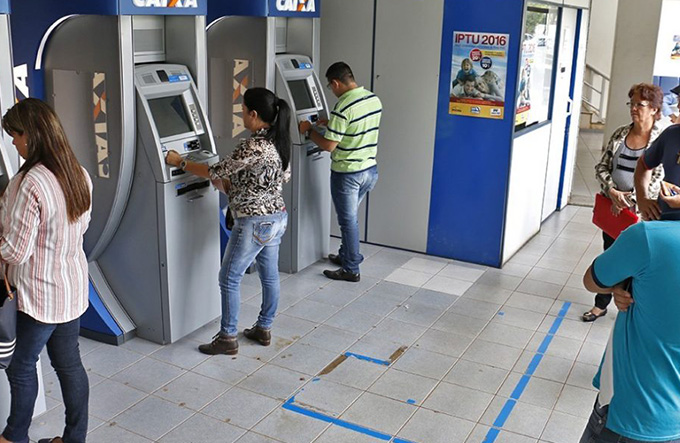 Mais de 1,6 milhão de brasileiros não sacaram o PIS