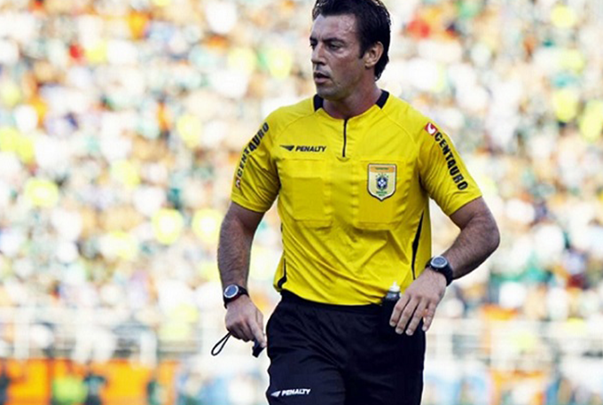 Raphael Claus será o árbitro do clássico no Barradão