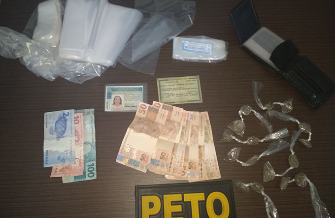 Mulher é presa comercializando drogas na Urbis