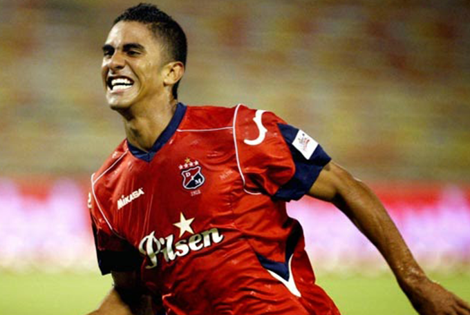 Clube colombiano confirma saída de atacante para o Vitória