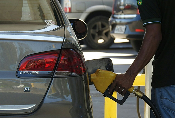 Petrobras poderá reajustar preços de gasolina e diesel 