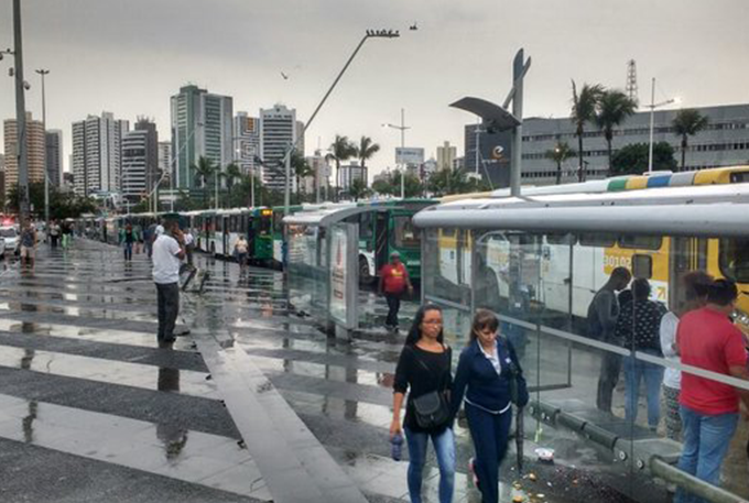Rodoviários liberam as vias e trânsito começa a fluir 